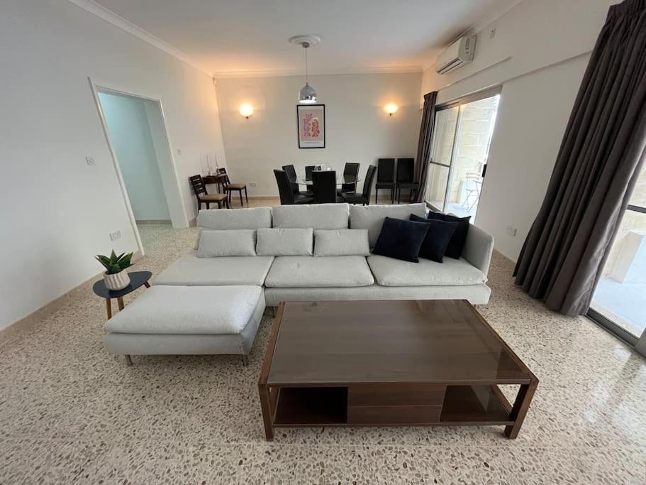 Seaview 3 Bedroom Apartment In Sliema Dış mekan fotoğraf