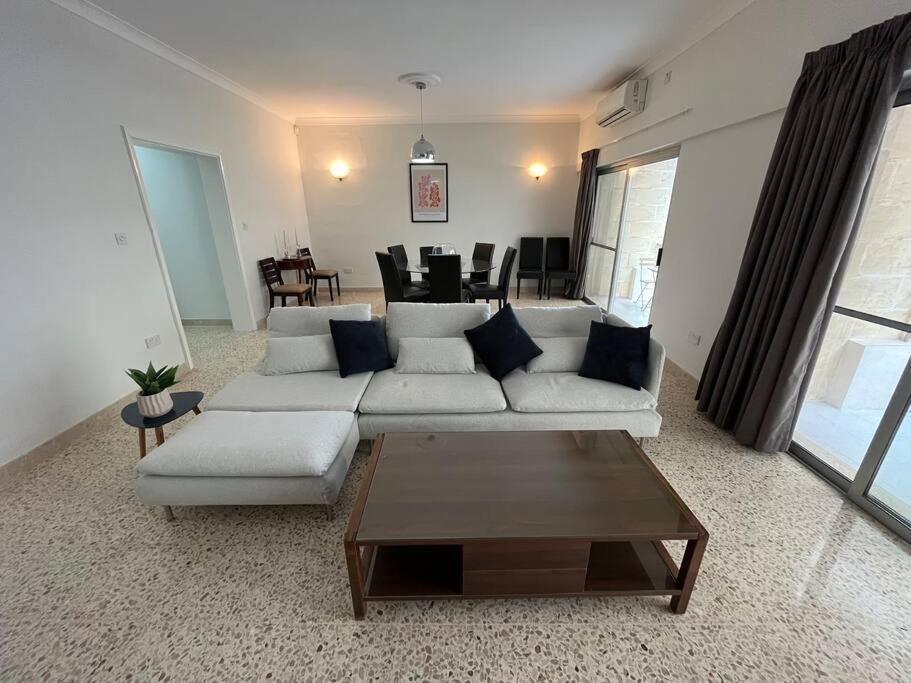 Seaview 3 Bedroom Apartment In Sliema Dış mekan fotoğraf